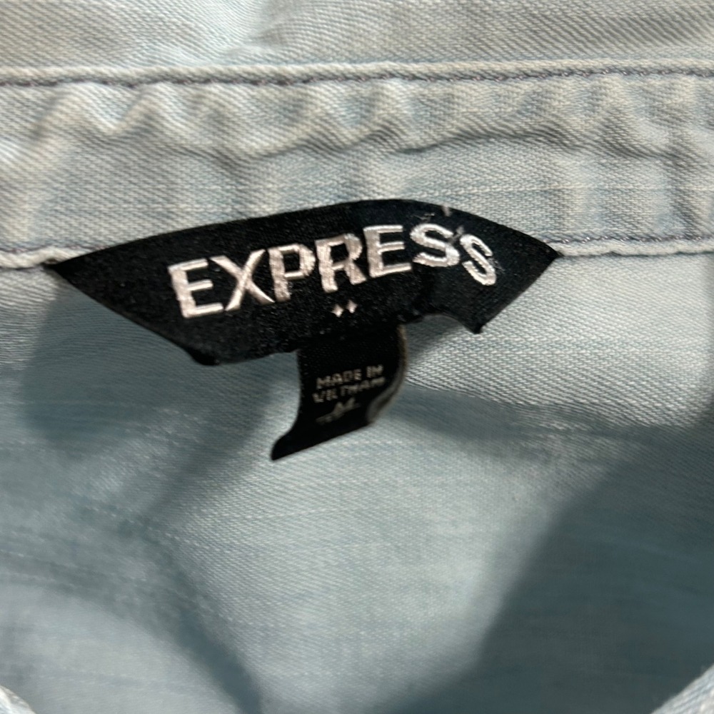 Express Womens Light Wash Denim Button Down Shirt Long Sleeve Cotton Blue Size M - Picture 5 of 8